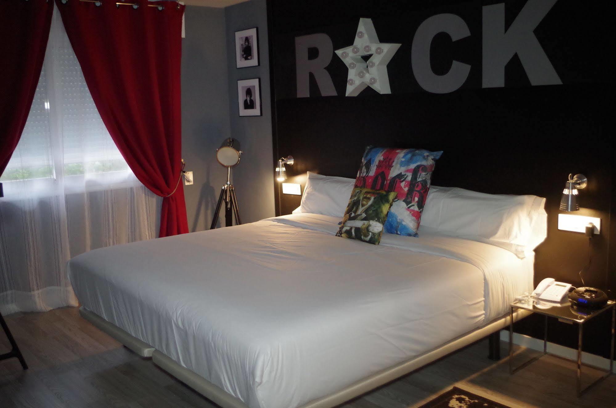 Hotel Apartamentos Rock Star Taboadela Exterior photo